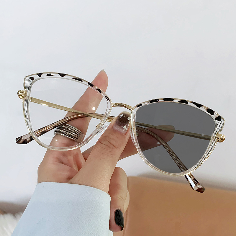 Stylish and simple glasses - E - Men Formal Wear Options recensie en prijs